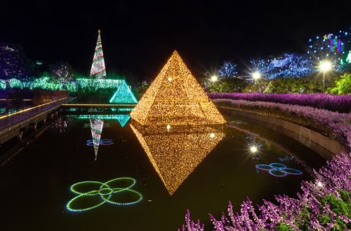 unique christmas traditions around the world - japan